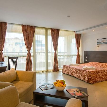 Spacious Studio With Balcony & Pool By The Marina บัลชิค ภายนอก รูปภาพ
