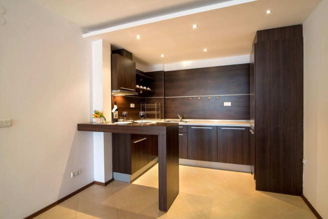 Spacious Studio With Balcony & Pool By The Marina บัลชิค ภายนอก รูปภาพ