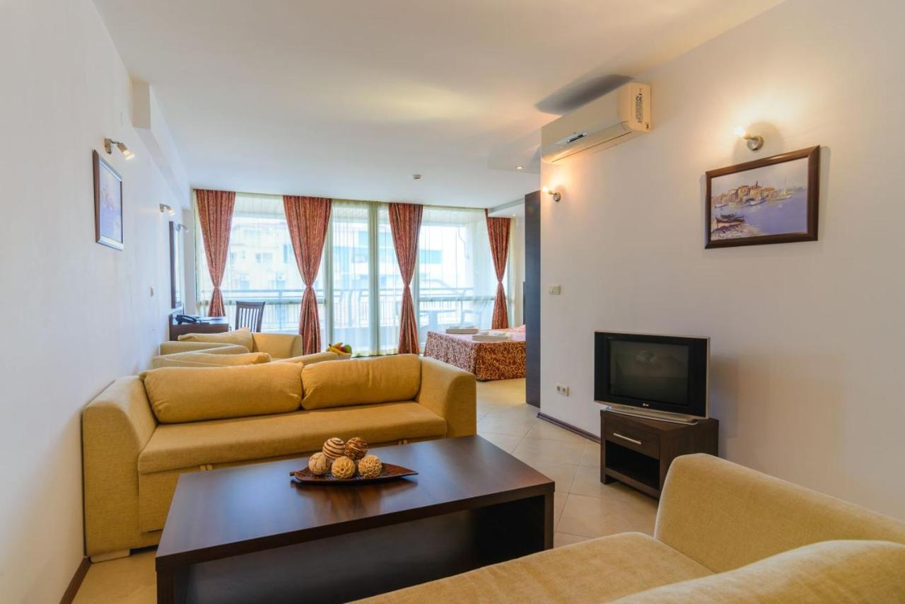 Spacious Studio With Balcony & Pool By The Marina บัลชิค ภายนอก รูปภาพ