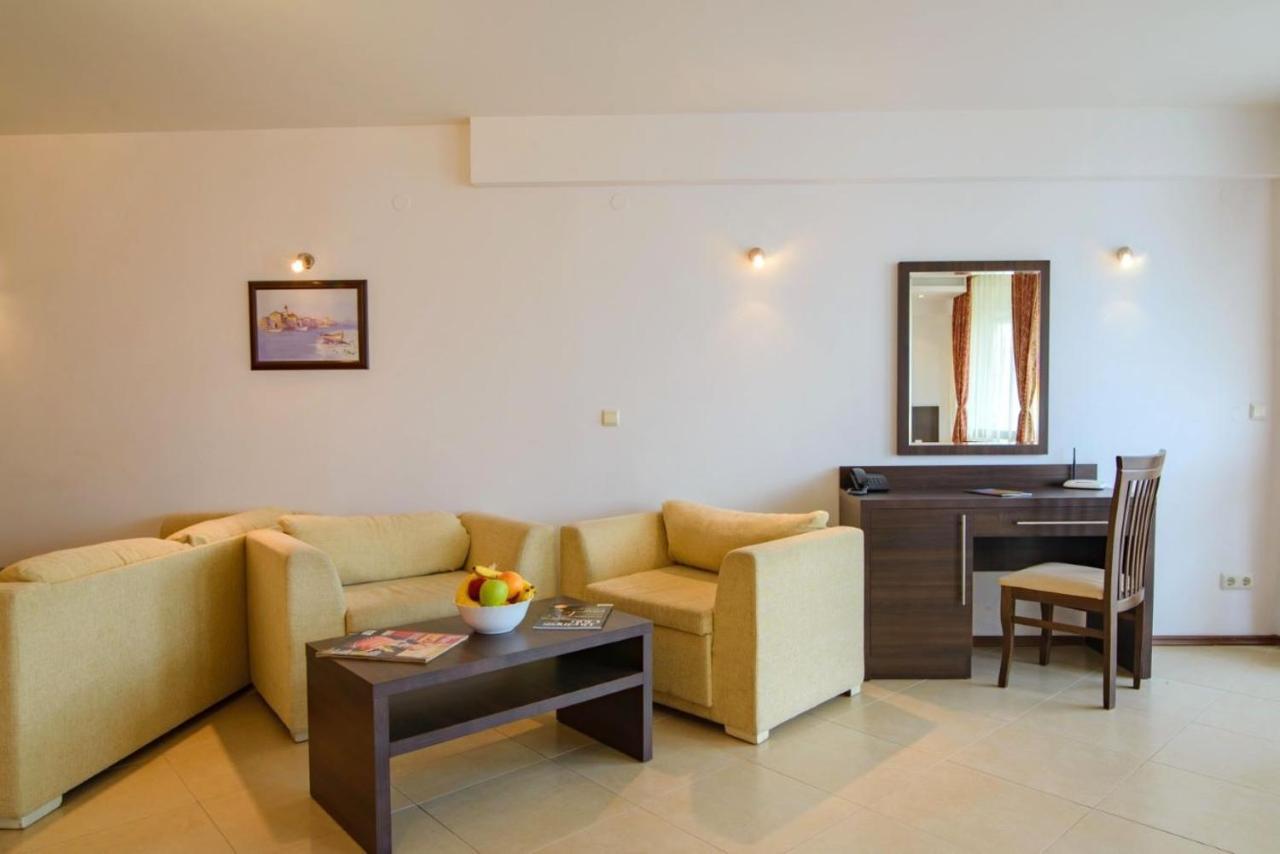 Spacious Studio With Balcony & Pool By The Marina บัลชิค ภายนอก รูปภาพ