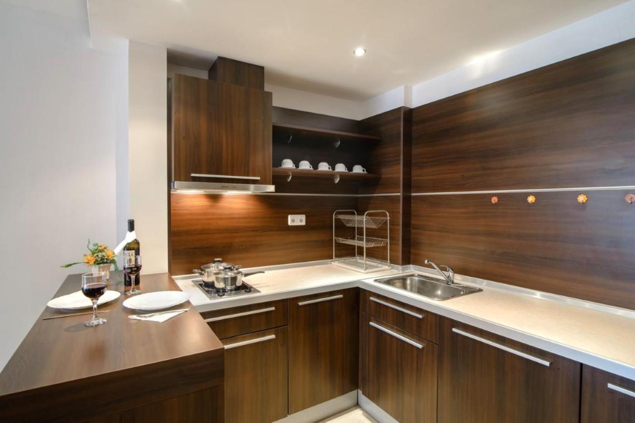 Spacious Studio With Balcony & Pool By The Marina บัลชิค ภายนอก รูปภาพ