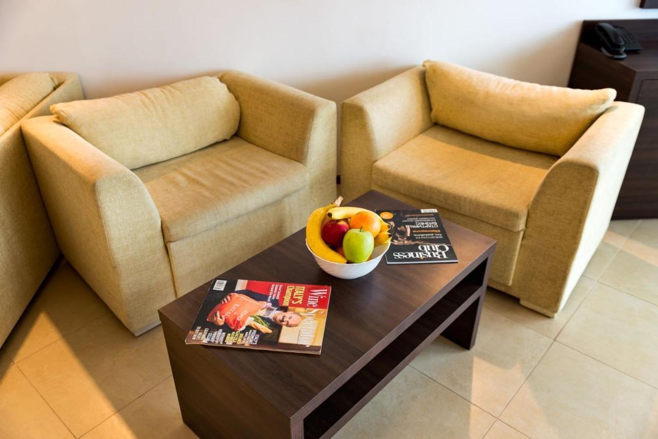 Spacious Studio With Balcony & Pool By The Marina บัลชิค ภายนอก รูปภาพ